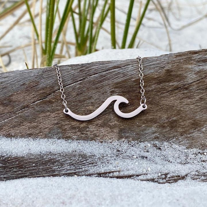 Silver necklace with wavy lines