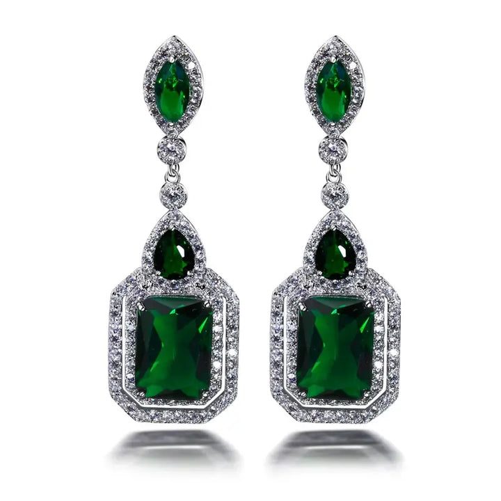 Elegant White Gold Earrings with Refined Details