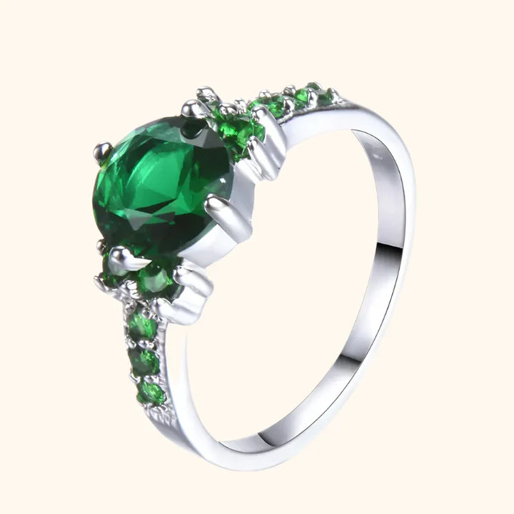 Elegant white gold ring with refined design