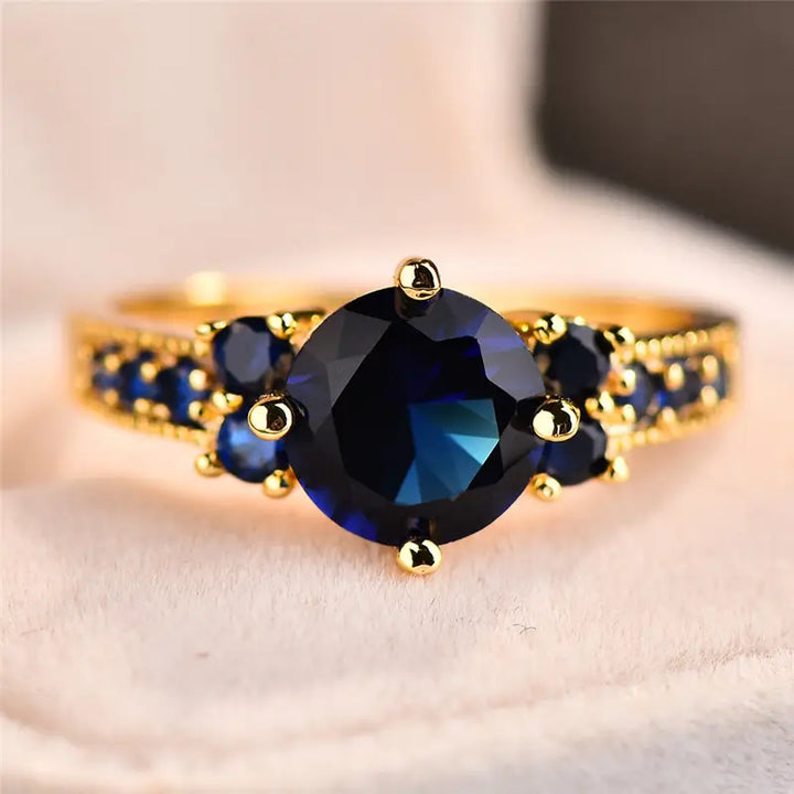 Elegant Gold Ring with Refined Details