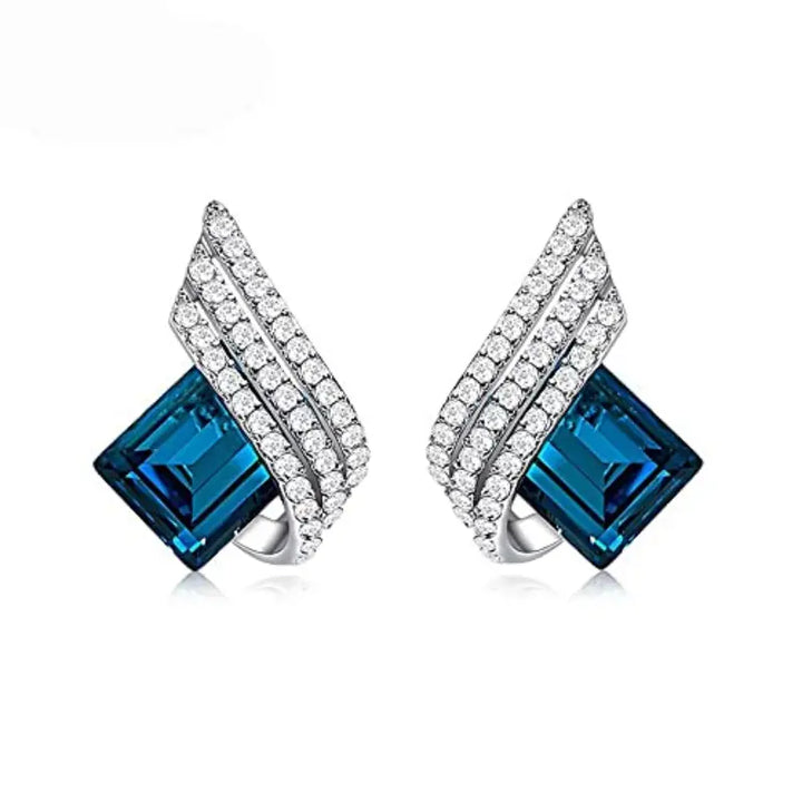 Elegant White Gold Jewelry Set with Refined Details