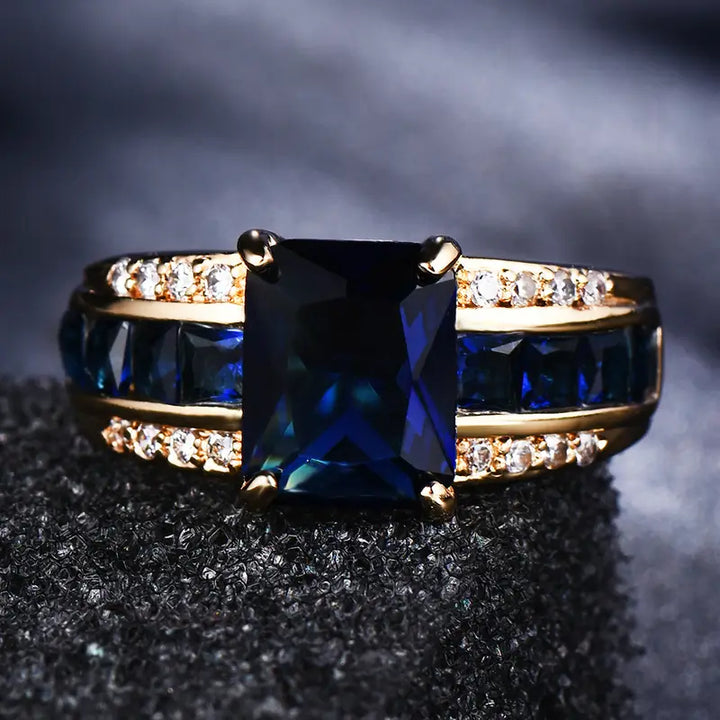 Elegant Gold Ring with Refined Details