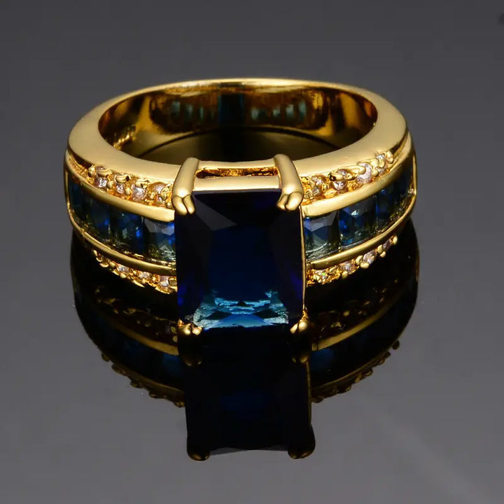 Elegant Gold Ring with Refined Details
