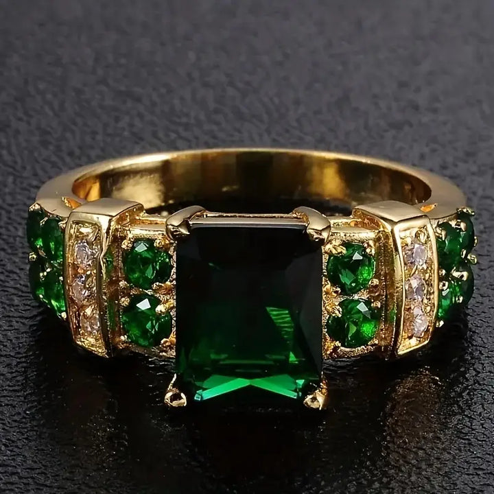 Elegant Gold Ring with Refined Details