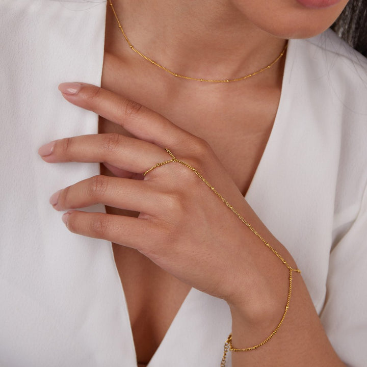 Elegant Gold Bracelet with Refined Details