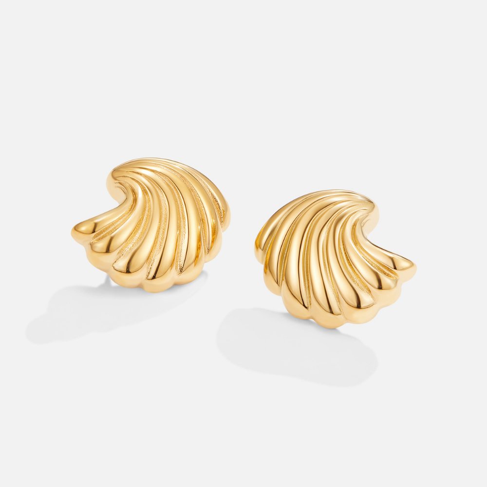 Elegant gold earrings with shell design
