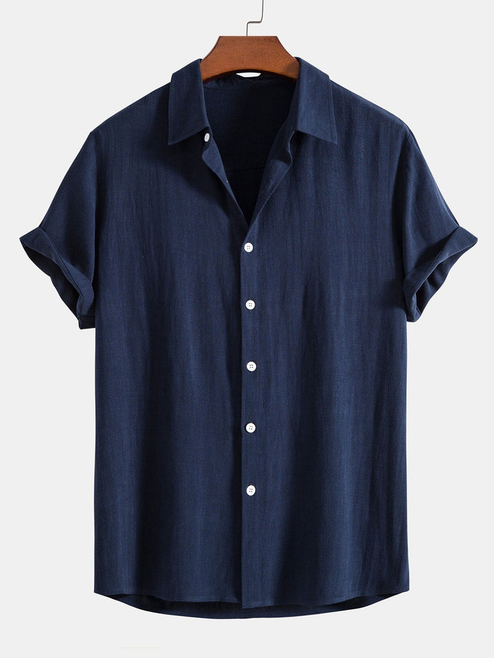 Men's linen-blend shirt with short sleeves, button placket and relaxed fit.