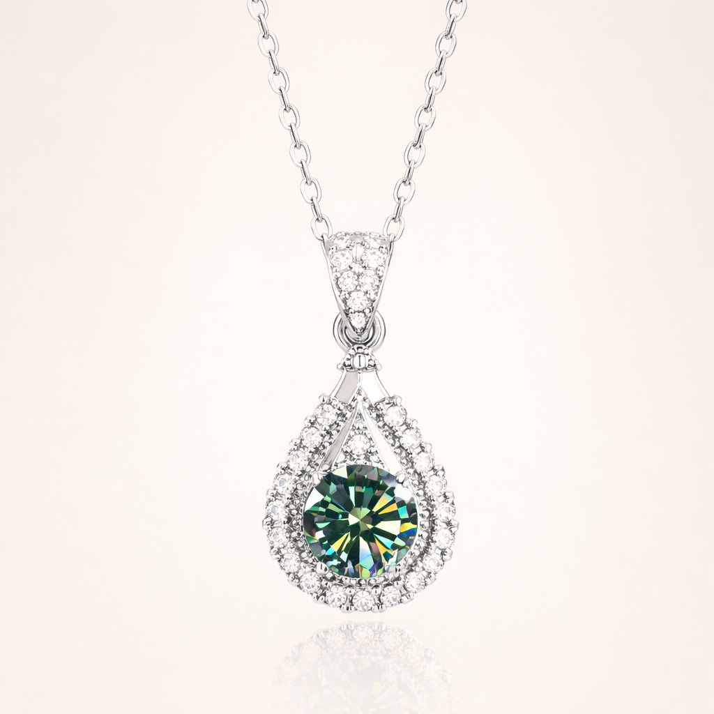 Elegant white gold necklace with refined hanging link