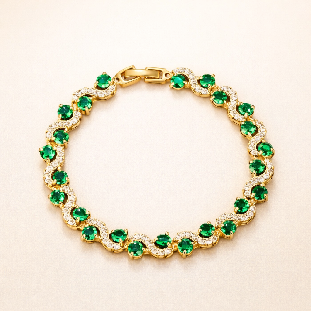 Refined gold bracelet with a delicate link