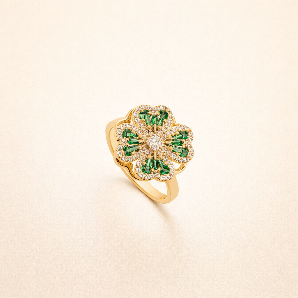 Elegant gold ring with rotating clover leaf