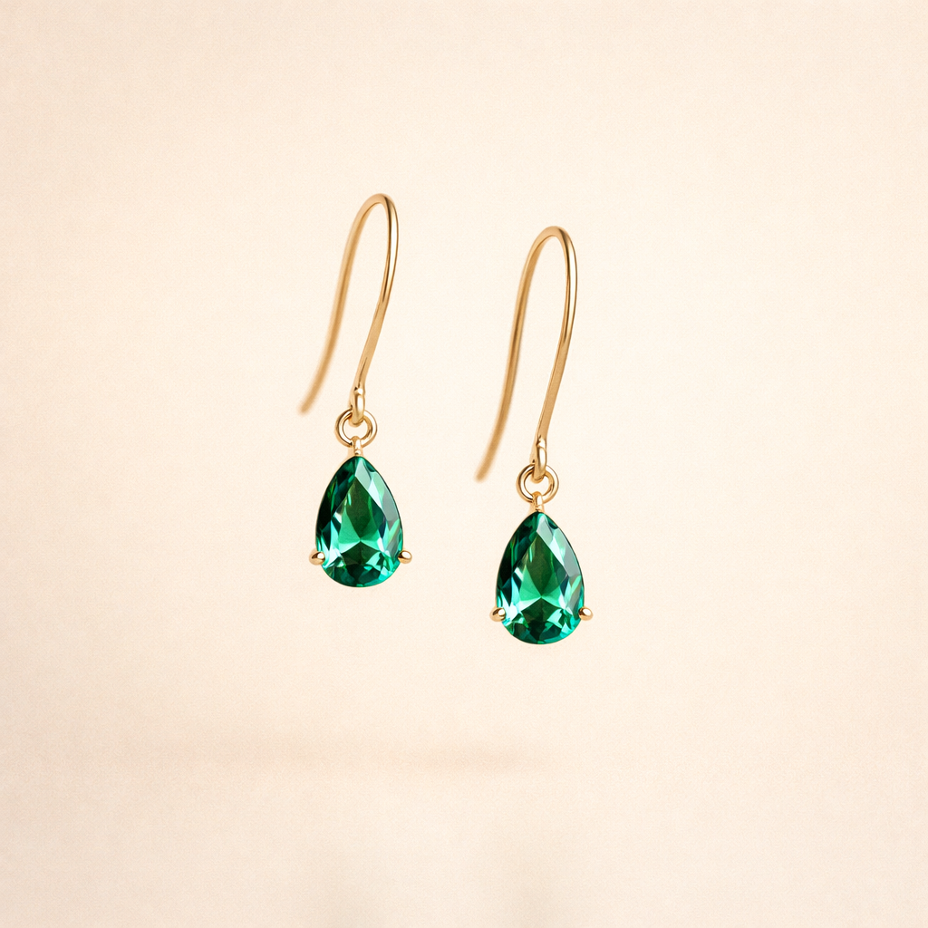 Elegant Gold Earrings with Refined Details