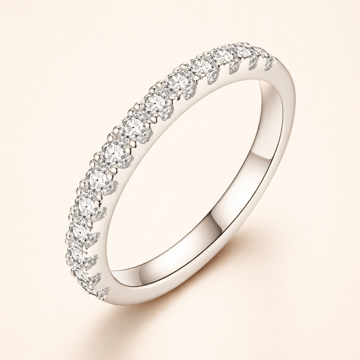 Elegant white gold ring with refined design