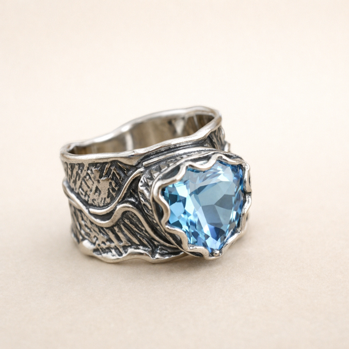 Elegant Ring with Sapphire in Rose Gold