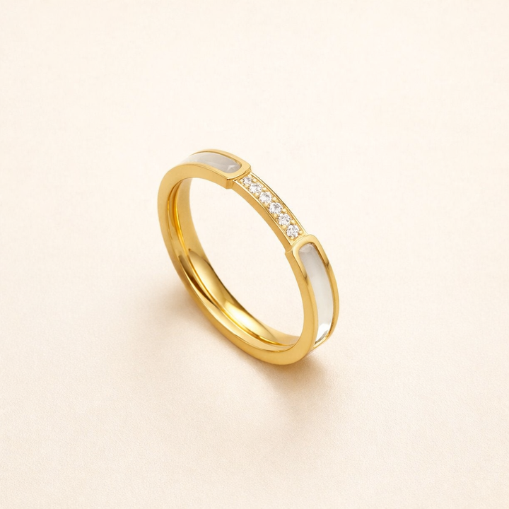 Harmonious pearl ring with subtle crystals