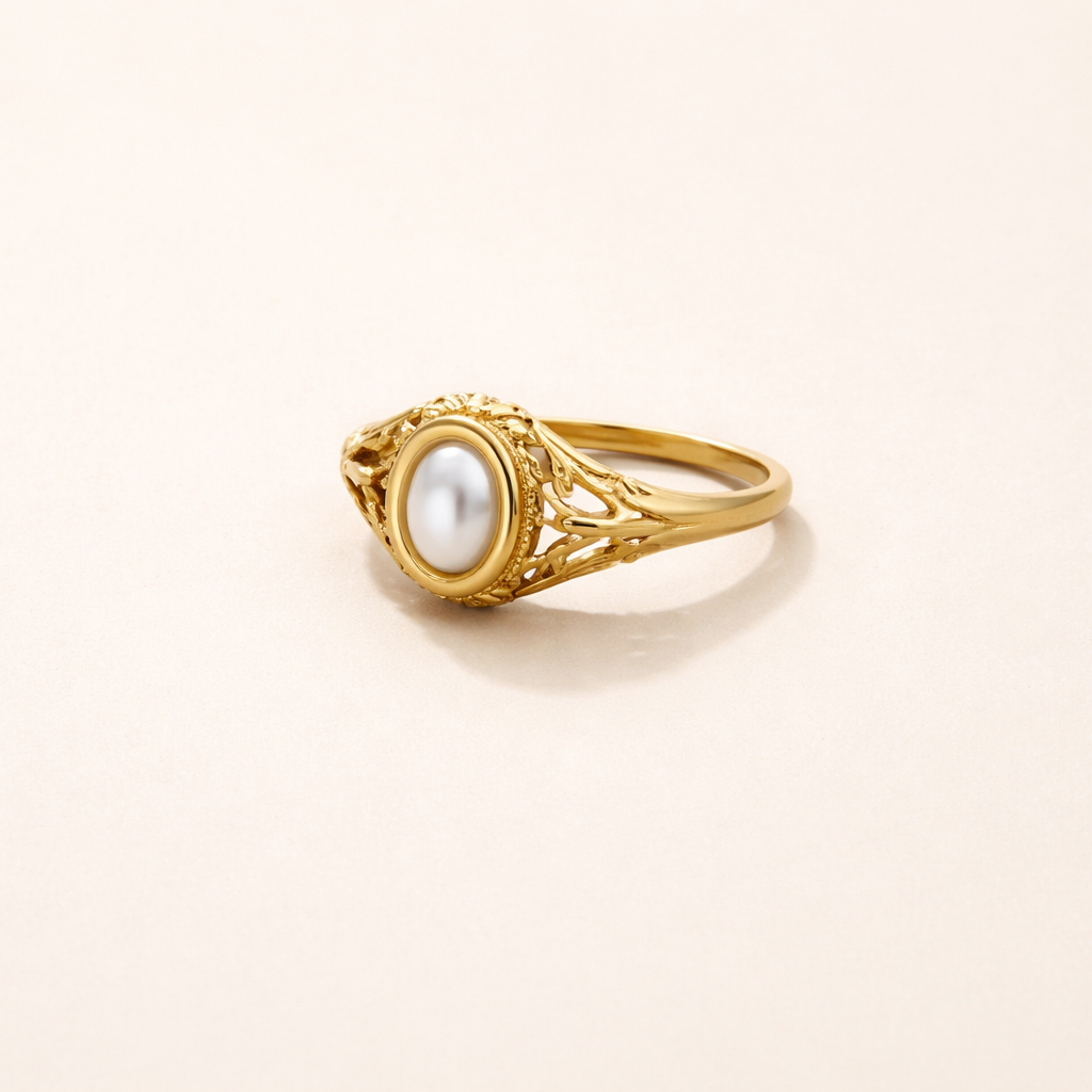 Elegant pearl ring in antique silver