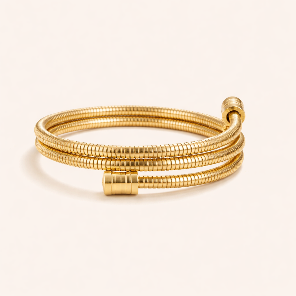 Elegant gold bracelet with refined twist