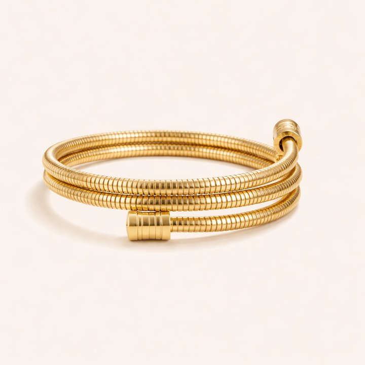 Elegant gold bracelet with refined twist