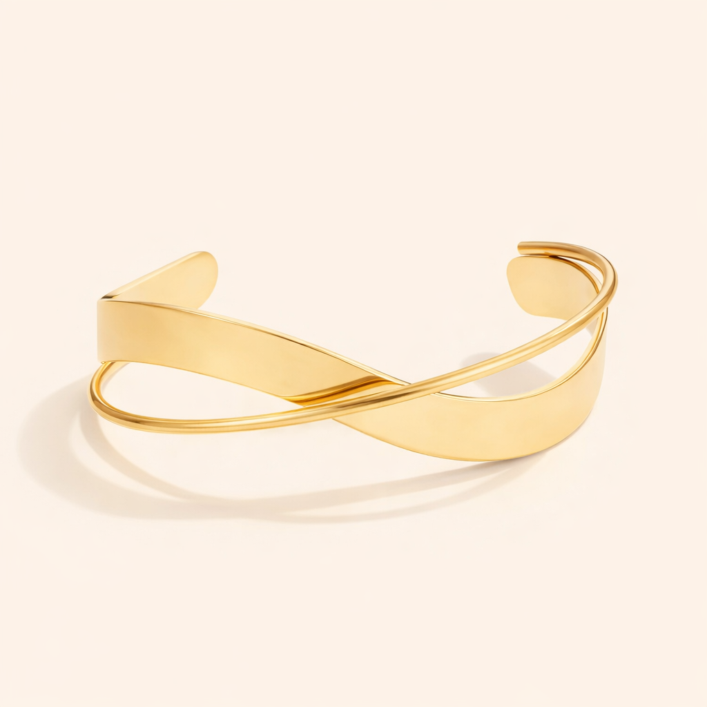 Elegant Gold Bracelet with Refined Details