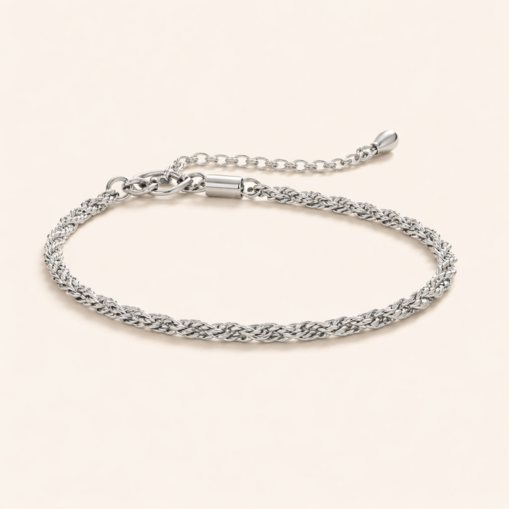 Refined silver bracelet with an elegant design