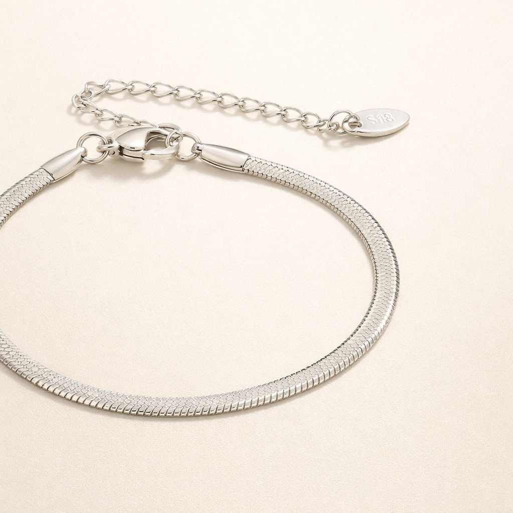 Elegant silver bracelet with snake motif