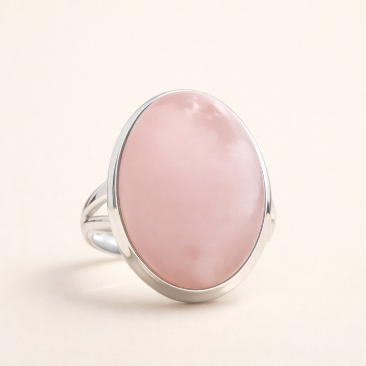 Elegant rose quartz ring in sterling silver
