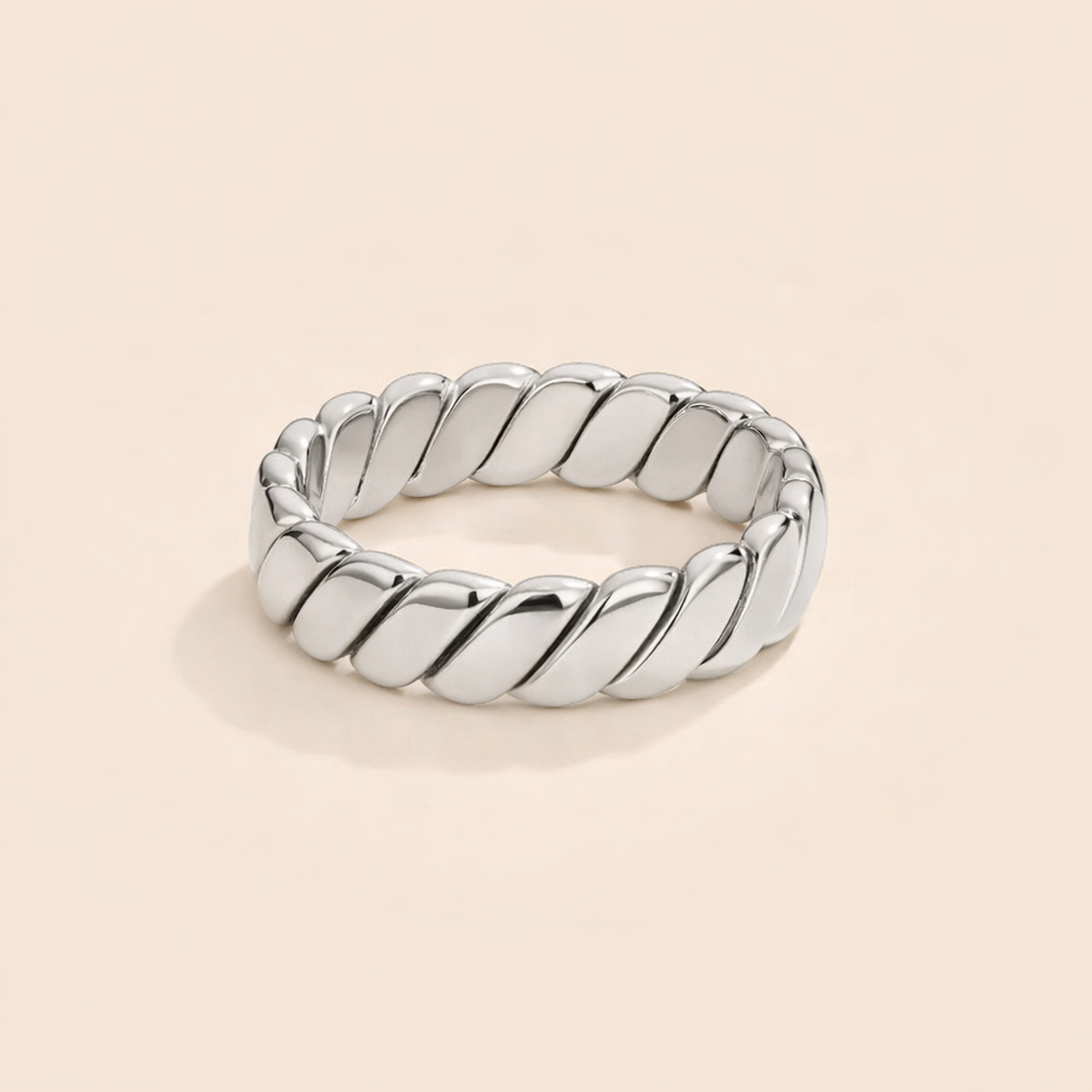 Refined silver ring with a twisted infinity