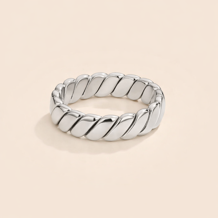 Refined silver ring with a twisted infinity