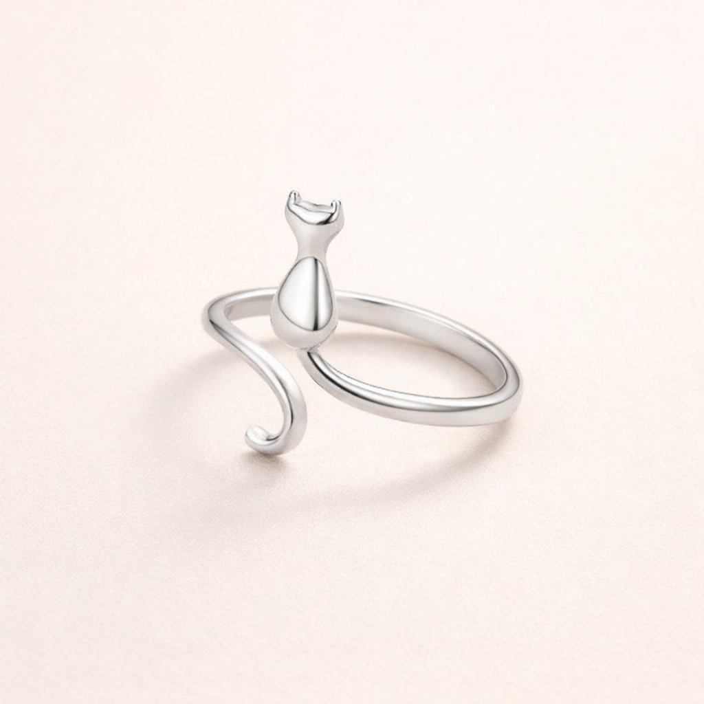 Elegant silver ring with star motif