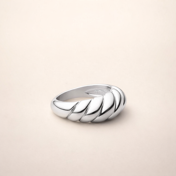 Elegant white gold ring with refined waves