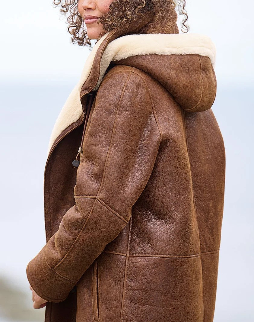 Timeless soft-lined brown winter coat with a flattering structured fit