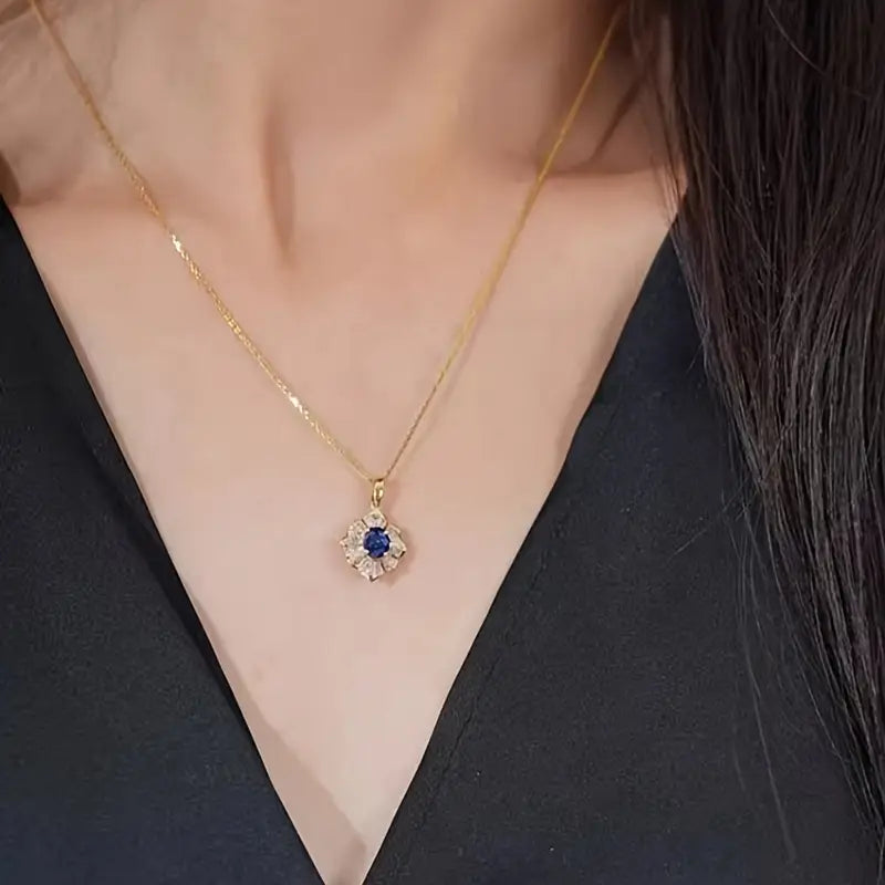 Nocturne gold necklace with delicate stars