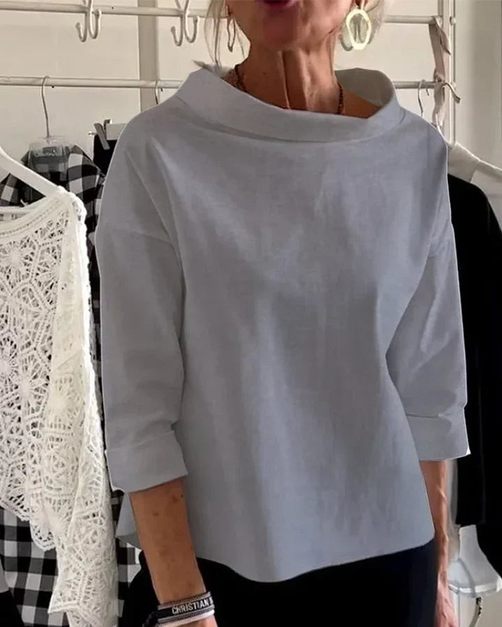 Casual Top with Wide Lapels and Half Turtleneck for a Stylish Look