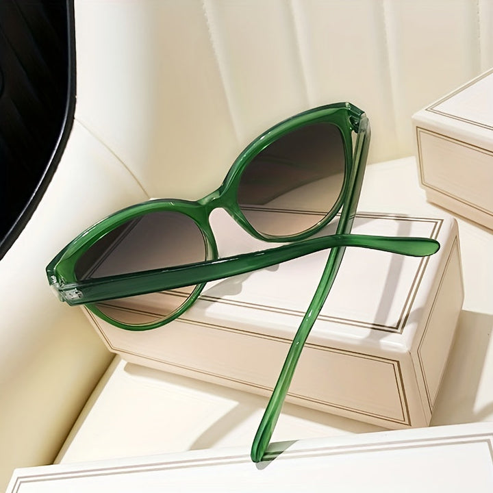 Luxury Cat-Eye Sunglasses for Women – Oversized and Stylish for Sunny Days
