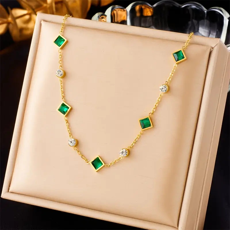 Elegant Gold Necklace with Subtle Flower