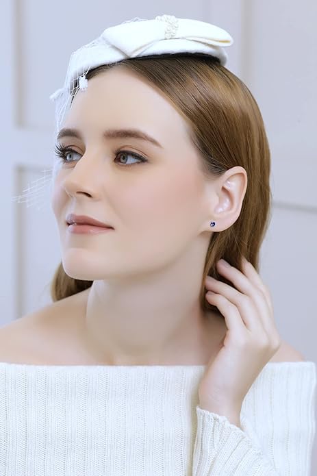 Elegant white gold earrings with sapphire details