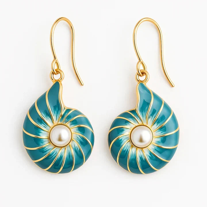 Soft mother-of-pearl earrings with shell details