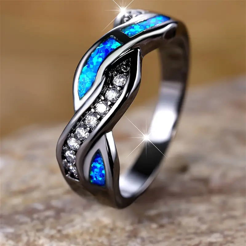 Elegant White Gold Ring with Refined Design