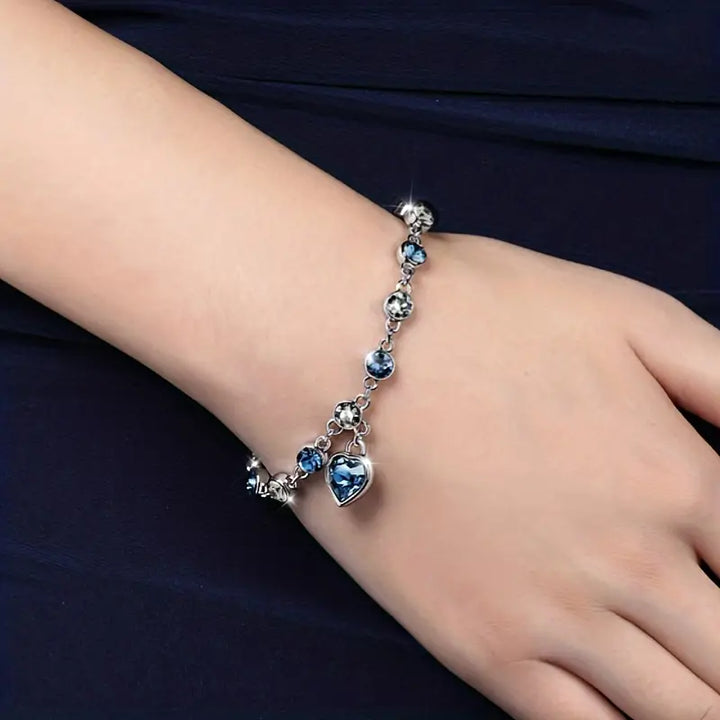 Soft shine white gold bracelet with little heart.
