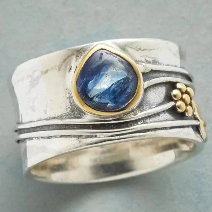 Soft Rose Gold Ring with a Refined Little Stone