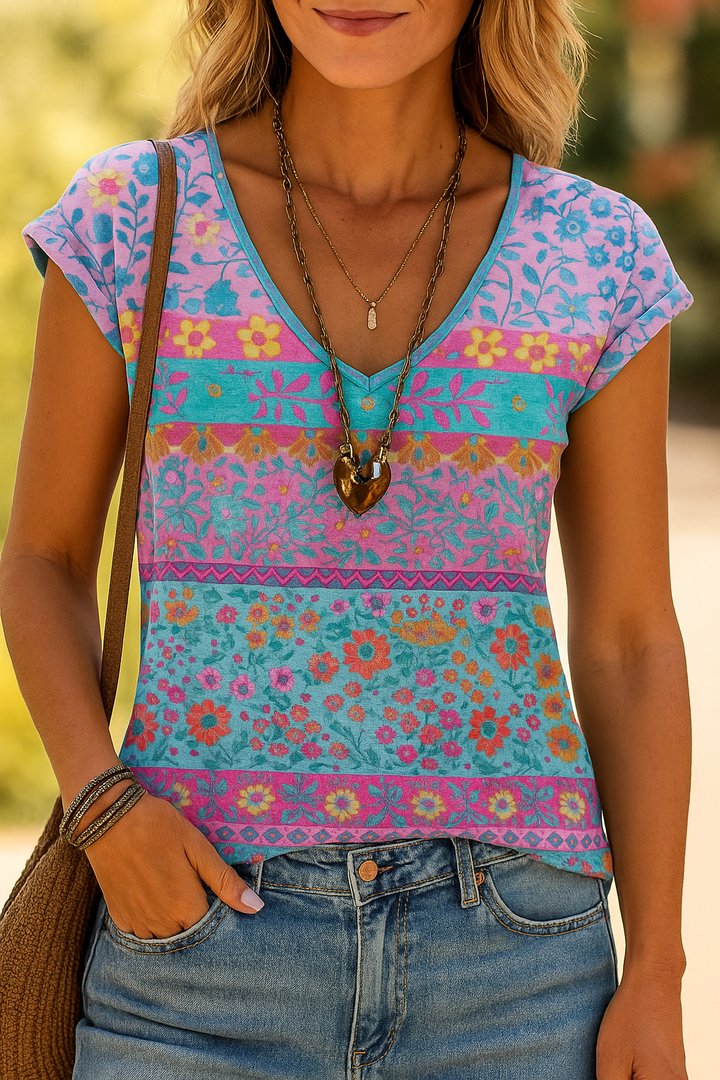 Casual T-Shirt with Floral Print and V-Neck Effortless Style Meets Everyday Comfort