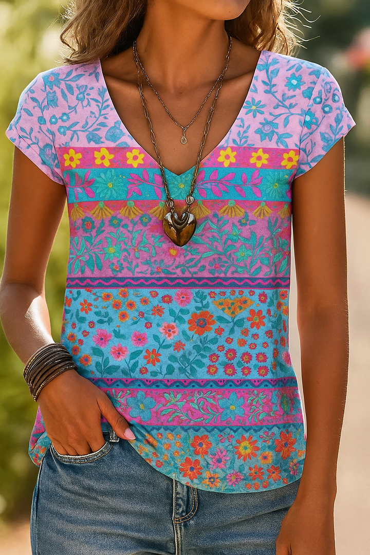 Casual T-Shirt with Floral Print and V-Neck Effortless Style Meets Everyday Comfort