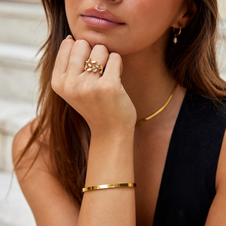 Serene gold ring with delicate little leaves