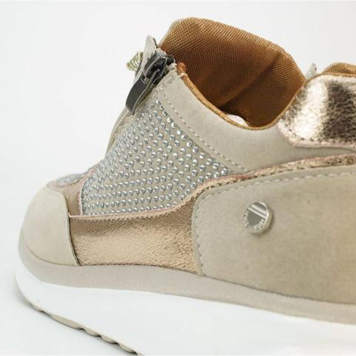 Comfortable women's shoes with arch support and non-slip sole