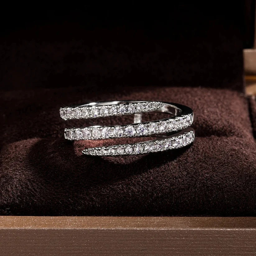 Elegant White Gold Ring with Refined Design