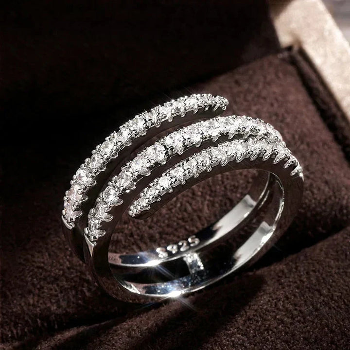 Elegant White Gold Ring with Refined Design