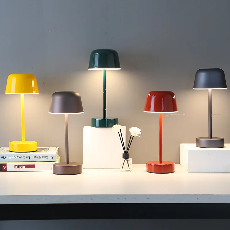 Modern Metal Table Lamp - Radiantix