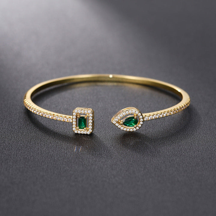 Elegant Gold Bracelet with Refined Details