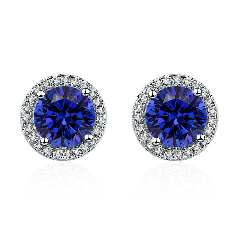 Dreamy white gold earrings with delicate details