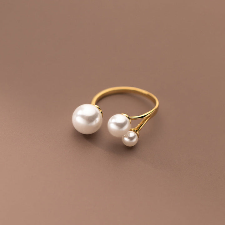 Elegant Freshwater Pearl Ring with Refined Triangular Shape