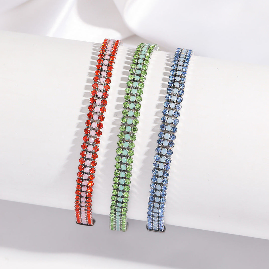 Elegant white gold bracelet with refined shine